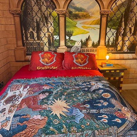 Potters Hideout- 2 Bedroom 2 Bathroom Apartment Watford  Bagian luar foto