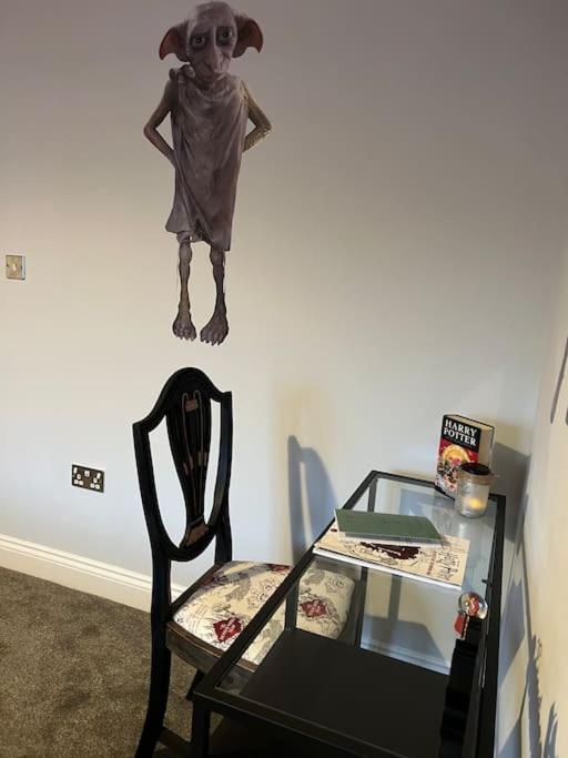 Potters Hideout- 2 Bedroom 2 Bathroom Apartment Watford  Bagian luar foto