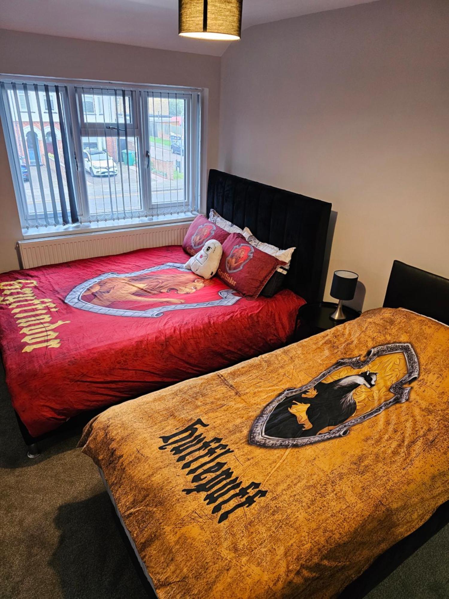 Potters Hideout- 2 Bedroom 2 Bathroom Apartment Watford  Bagian luar foto