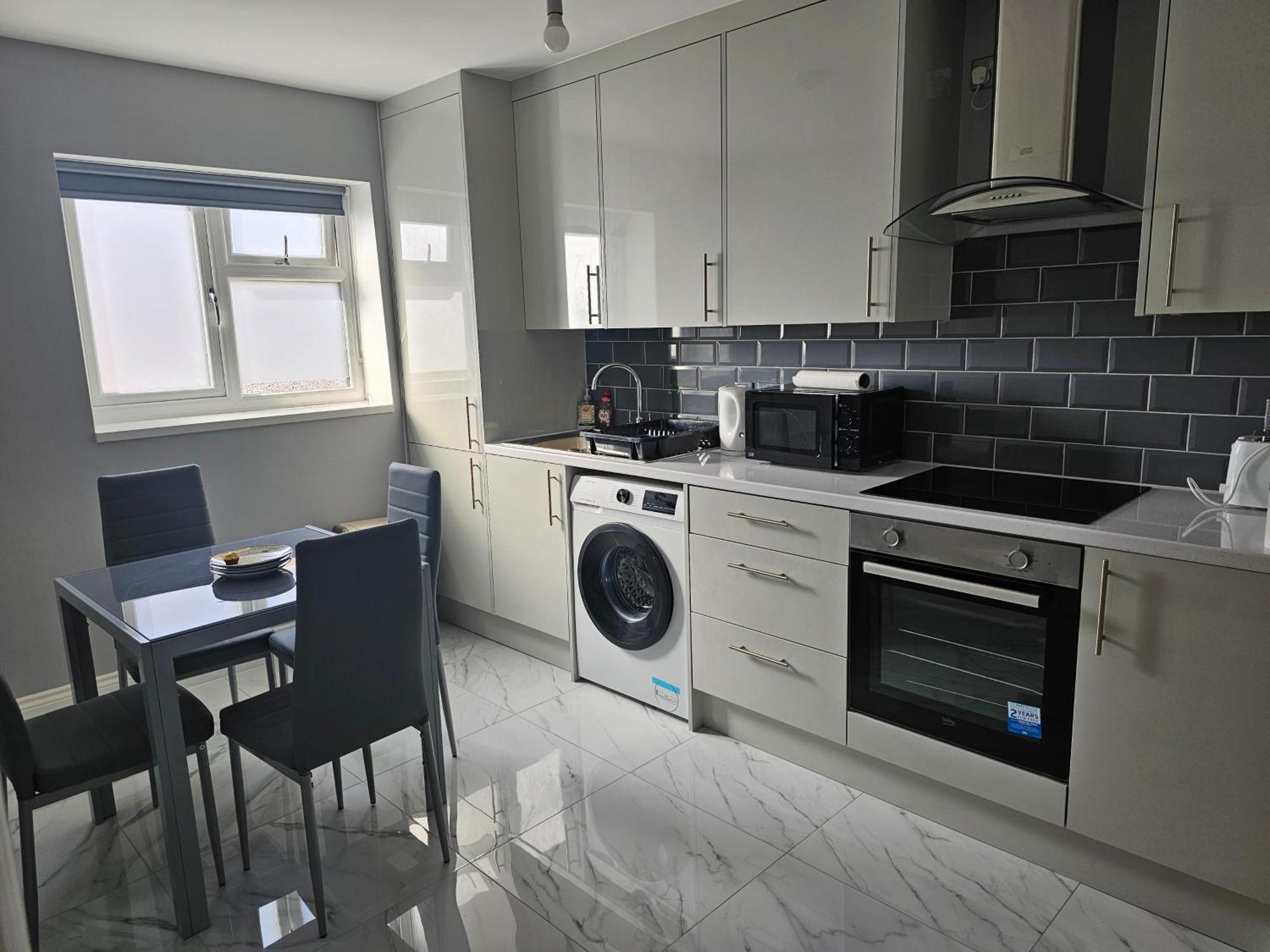 Potters Hideout- 2 Bedroom 2 Bathroom Apartment Watford  Bagian luar foto